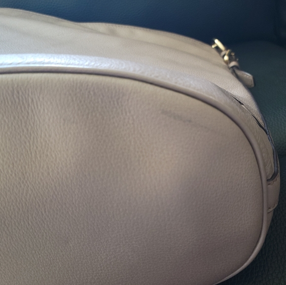 Michael Kors Gladstone Bucket Shoulder Bag TAUPE - Picture 10 of 10